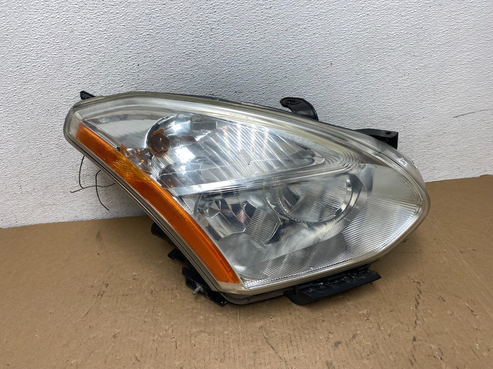 2009-2013 Nissan Rogue Right Passenger Xenon HID Headlight AD8088 DW0