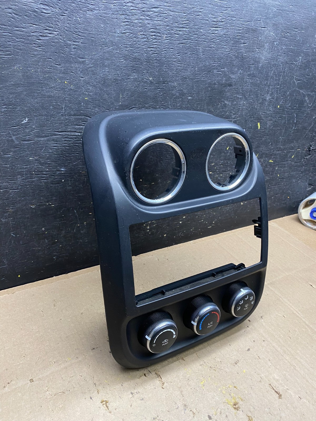 2011 to 2017 Jeep Compass Dash Climate Temperature Control Radio Bezel u4895 DG1