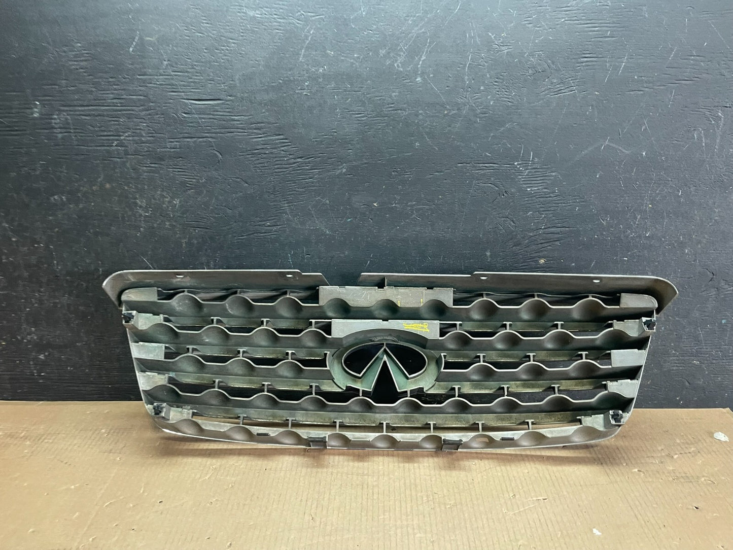 2003 2004 2005 Infiniti FX35 Grill Grille W/ Emblem Oem L9216 DG8