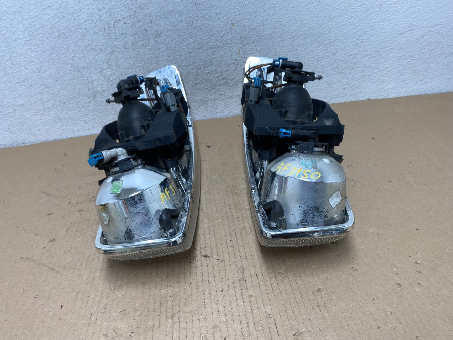 2001 - 2006 GMC Yukon Halogen Left+Right Side Set Headlights af3150 DG10