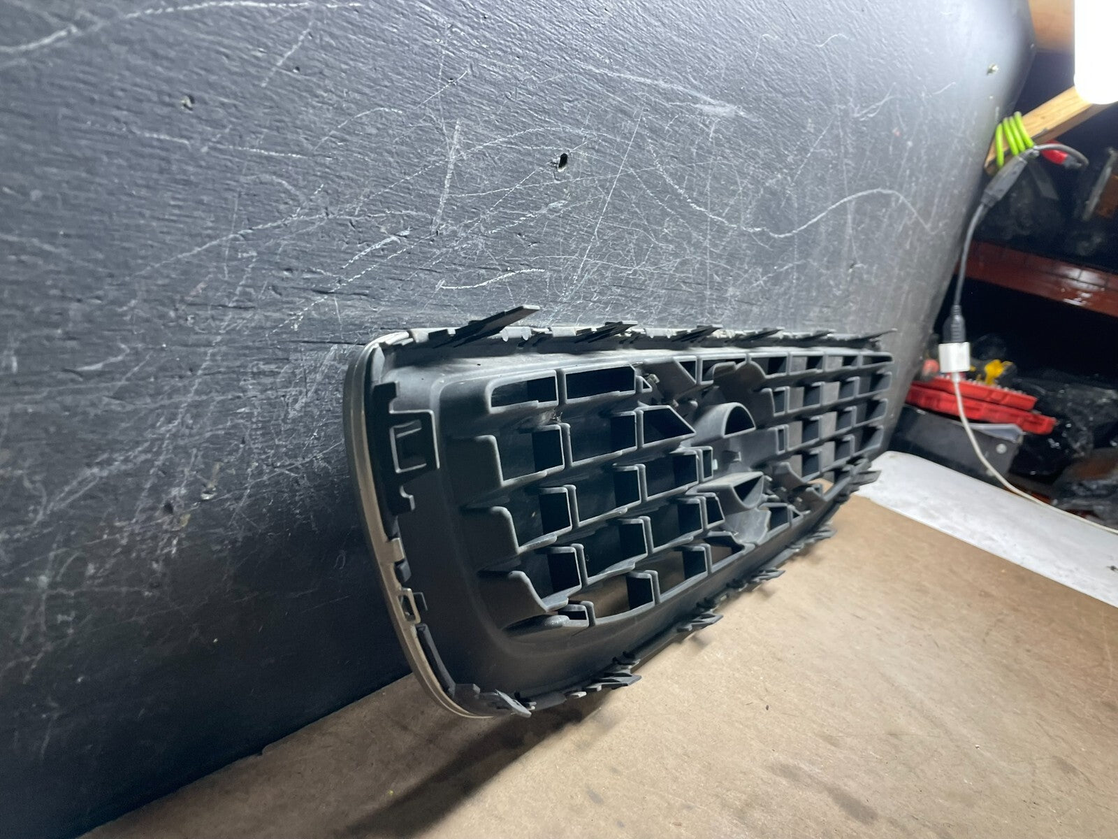 2011 2012 2013 Volvo C70 Front Upper Grill Grille L3865 DG Oem6
