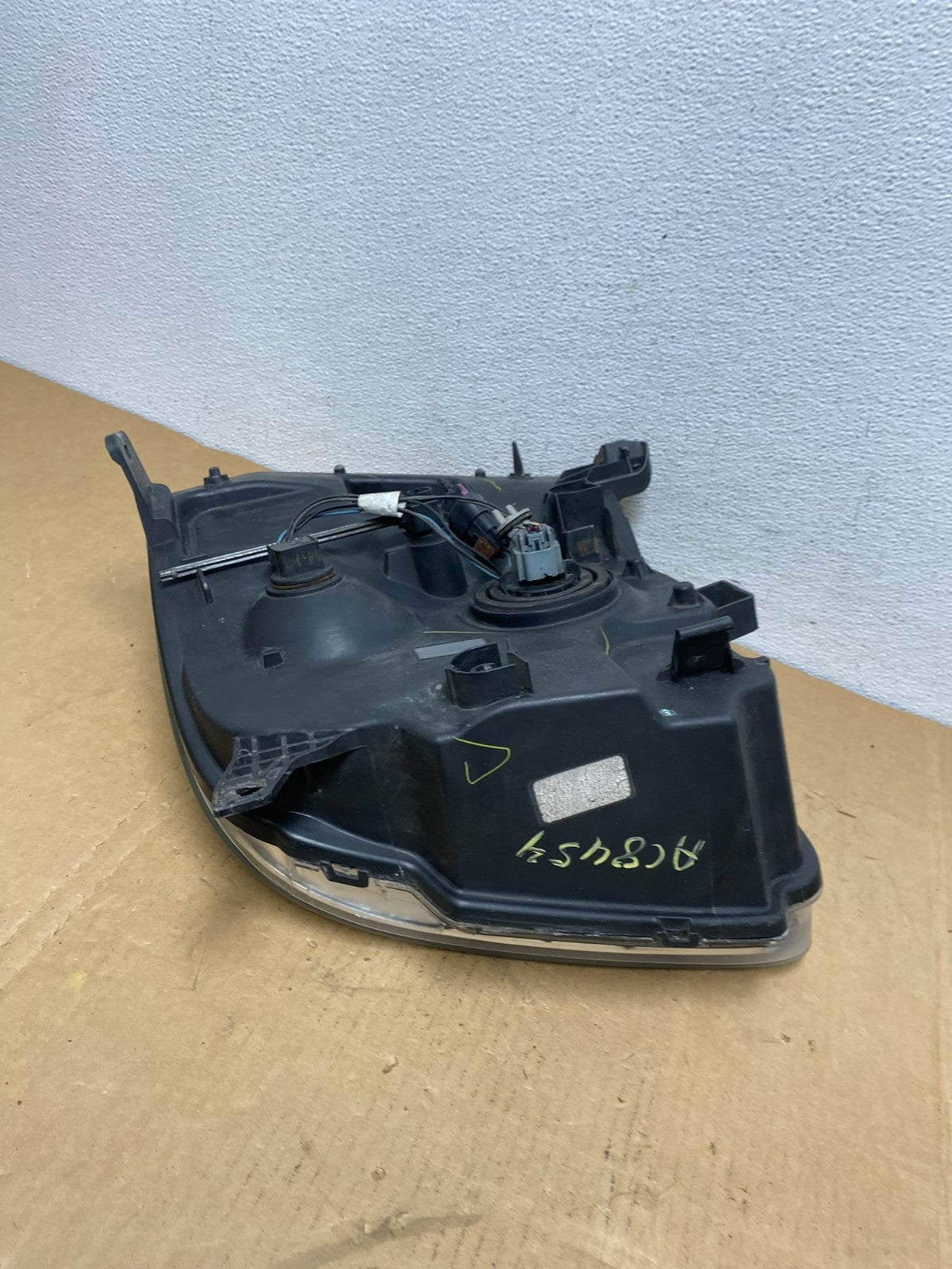 2007-2014 GMC Yukon Halogen Headlight Right Passenger Side AC8454 DW7