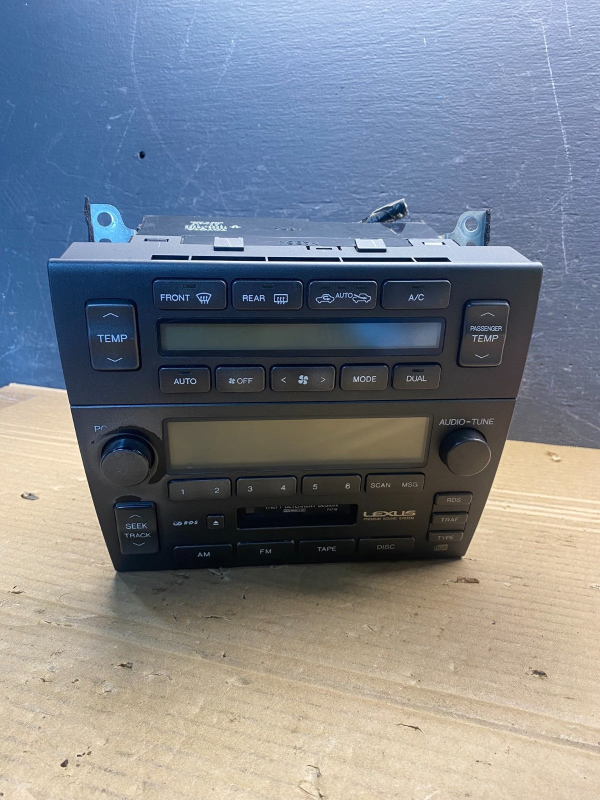 2001-2005 Lexus GS300 Radio Receiver Stereo AM FM Climate Cassette AE4773 DG0