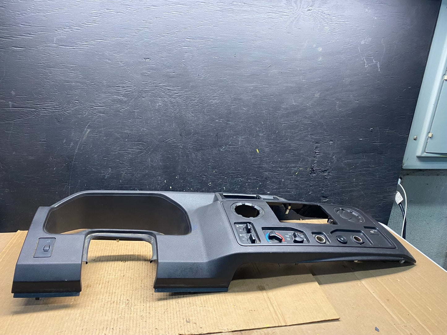 2009 - 2014 Ford E150 E250 Gauge Speedometer Cluster Radio Bezel Trim M45301