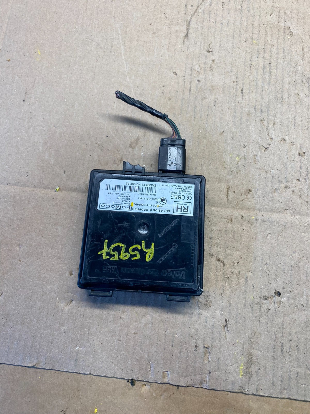 2013 to 2018 Ford Lincoln Rear Radar Blind Spot Module OEM r5957 DG5