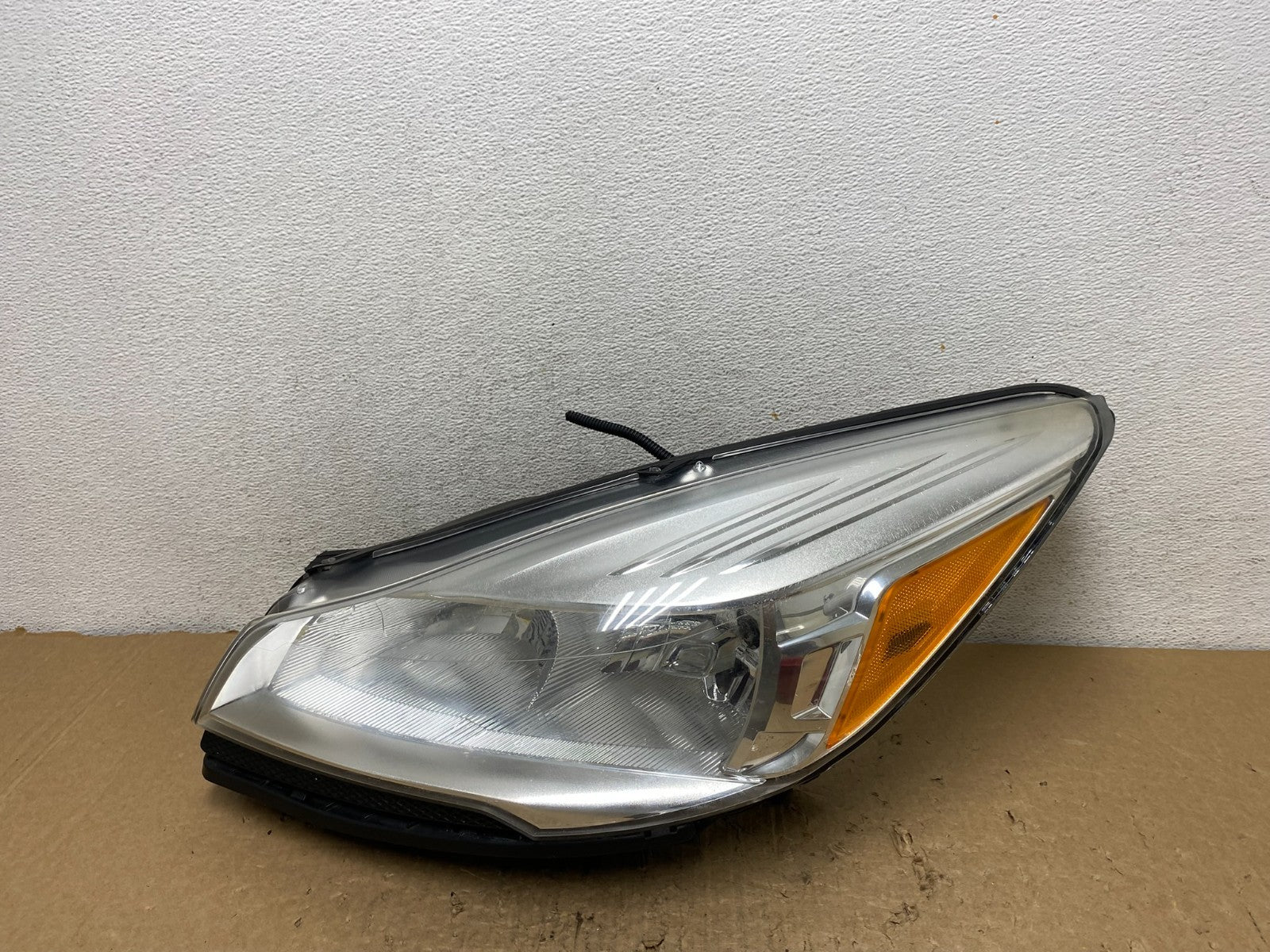 2013 - 2016 Ford Escape Headlight Left Driver Lh Side Halogen AF8382 DW0