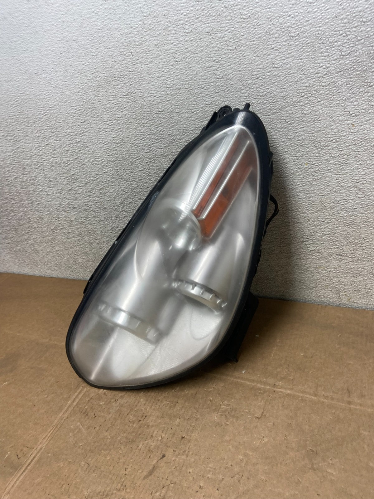 2006 - 2007  Subaru Tribeca B9 Left Driver LH Side Halogen Headlight OEM Y56501