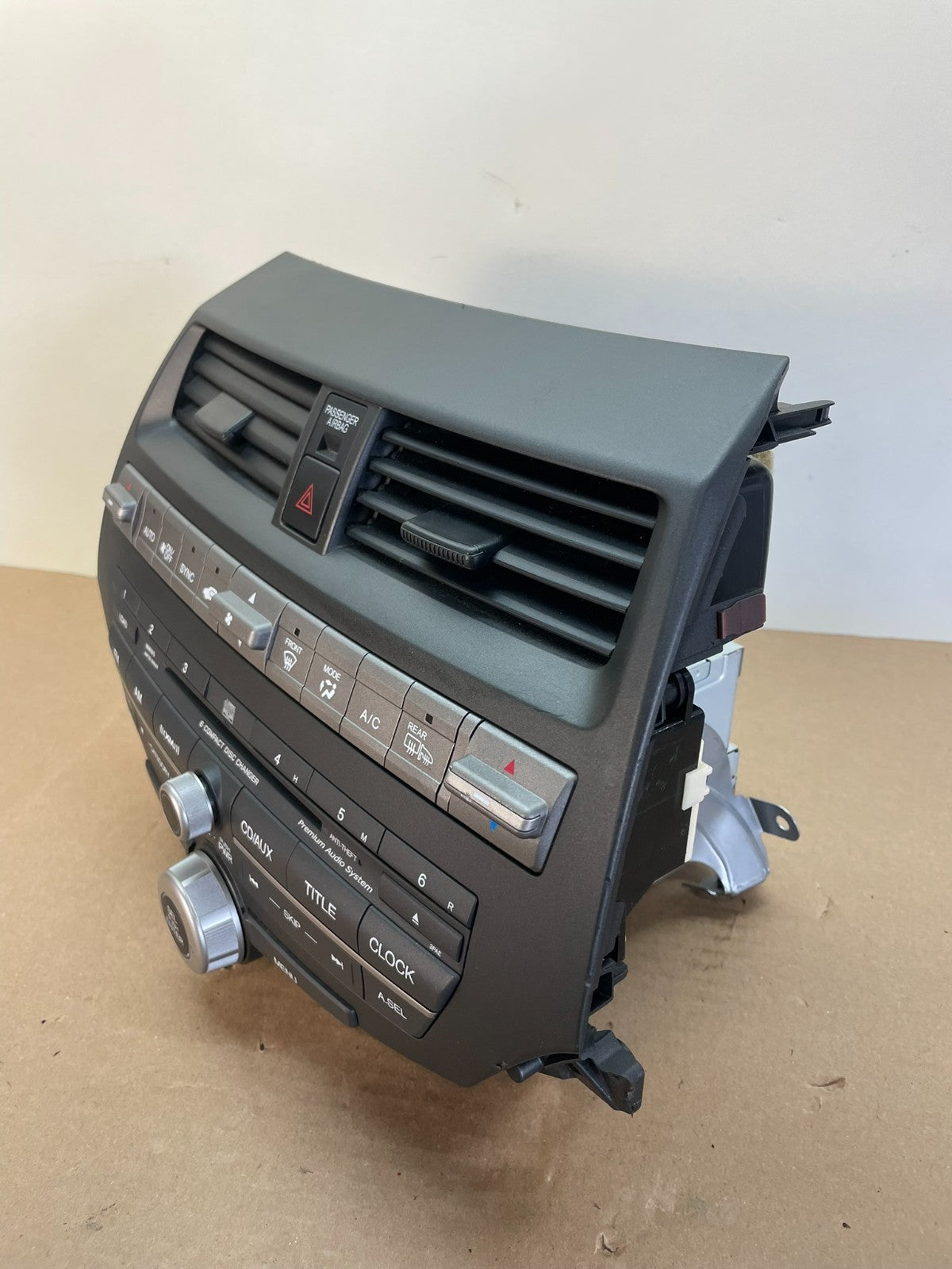 2008 - 2012 Honda Accord Front Radio Control AM./FM CD Climate Control AI0578 DG2