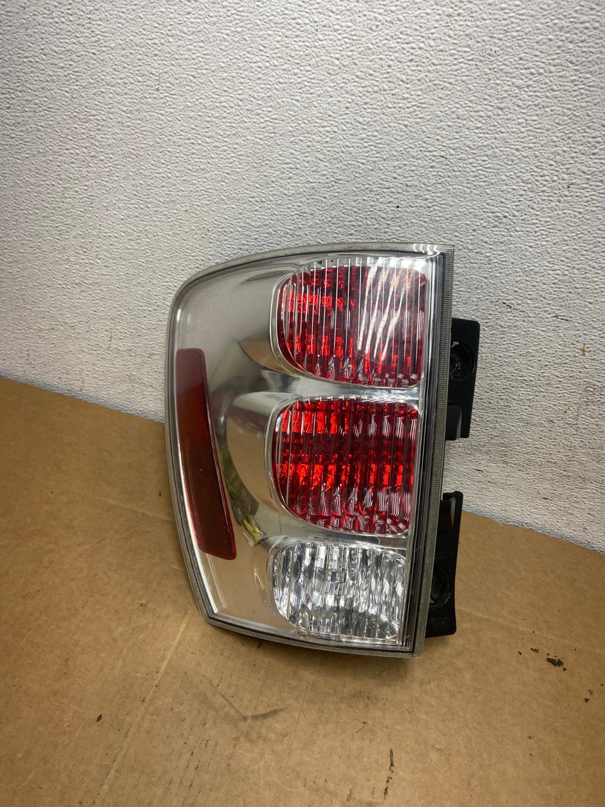2005 to 2008 Chevrolet Equinox Left Driver Lh Side Tail Light AD5392 LK0