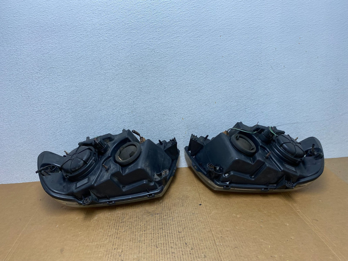 Halogen 2003-2006 Lincoln Navigator Left+Right Side Headlights AE0384 DW7