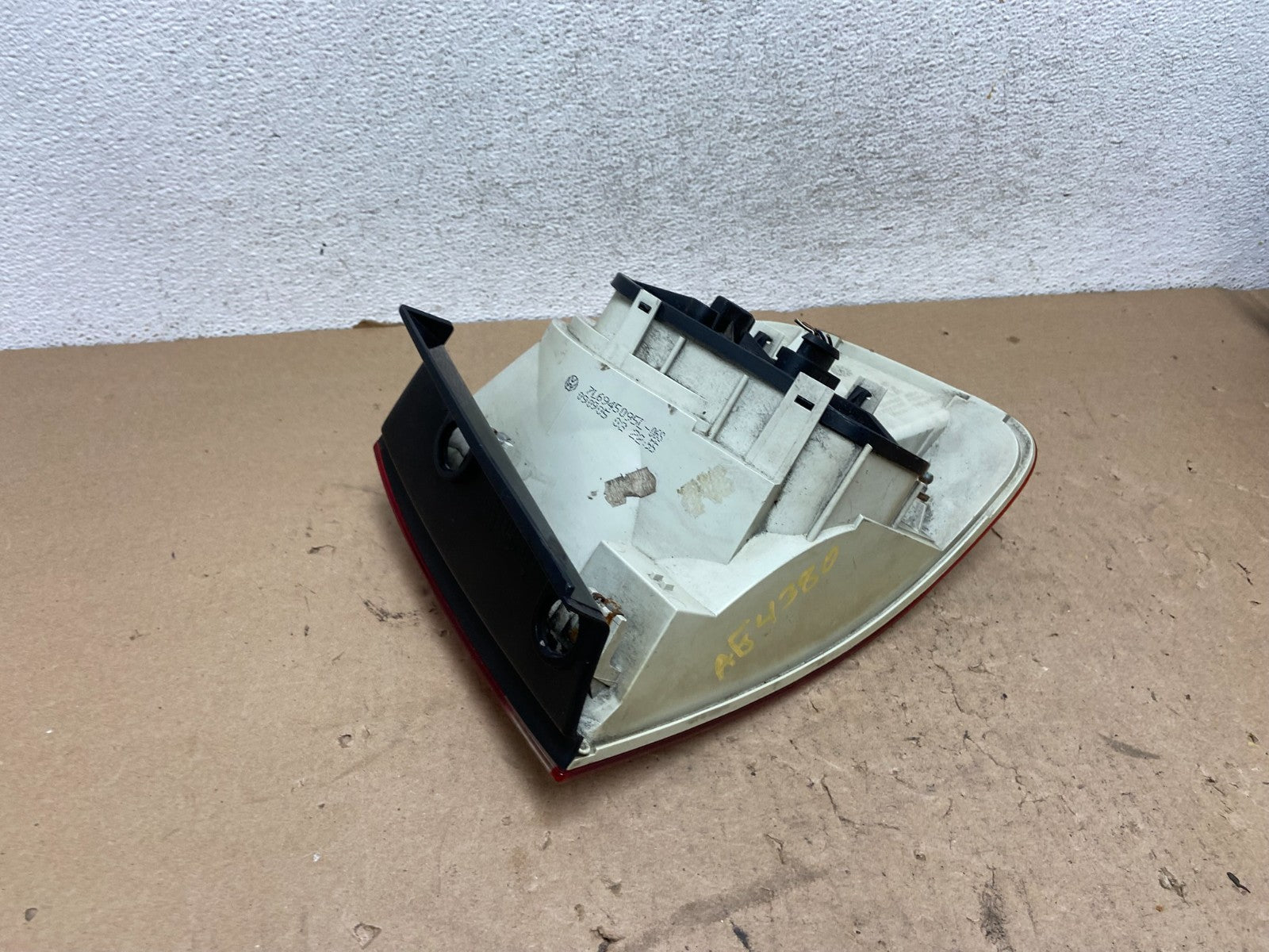 2004-2007 Volkswagen Touareg Lh Driver Left Side Tail Light AG4380 PS5