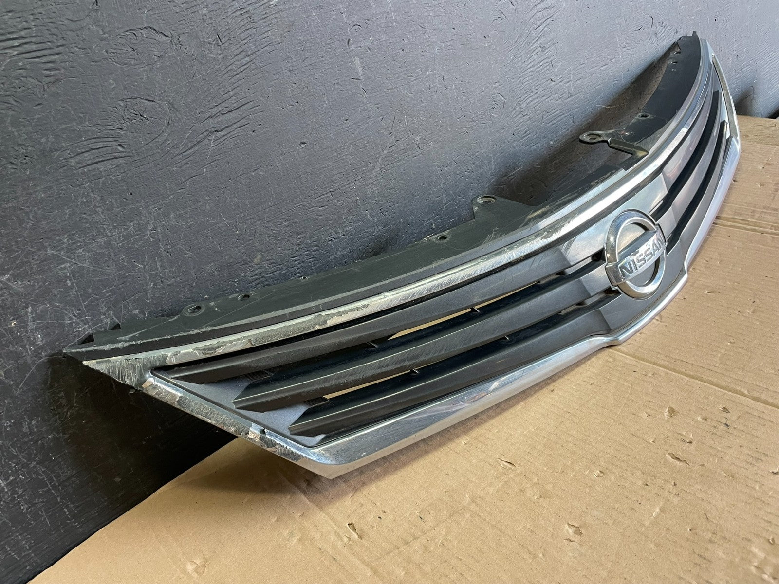 2007 2008 2009 Nissan Versa Sedan Front Upper Grill Grille AD8498 DG1