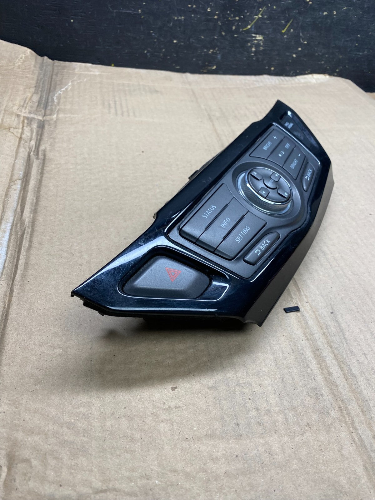 2013 to 2018 Nissan Pathfinder Radio Audio Information Control OEM X2006 DG1