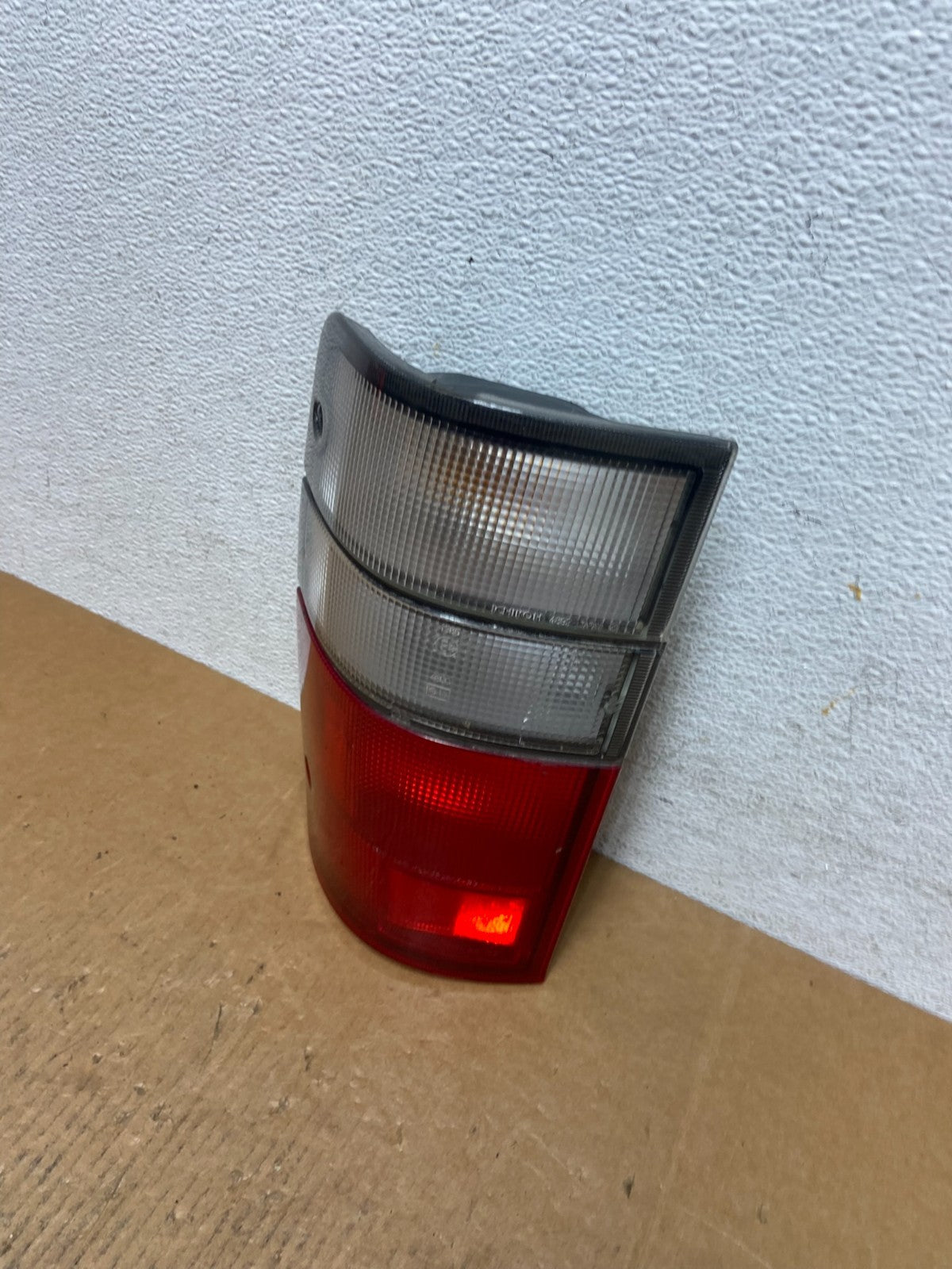 2000 to 2004 Isuzu Trooper Left Driver Side Tail Lights AE0342 DG1