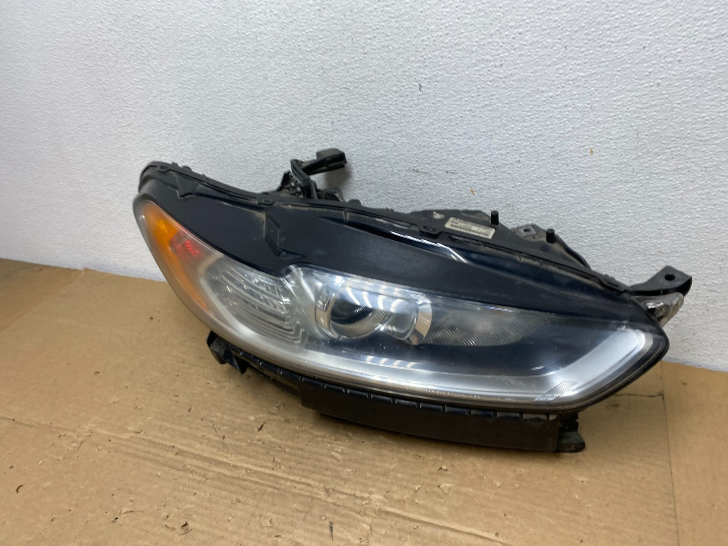 2013 to 2016 Ford Fusion Right Passenger Rh Side Headlight AD4054 DW1