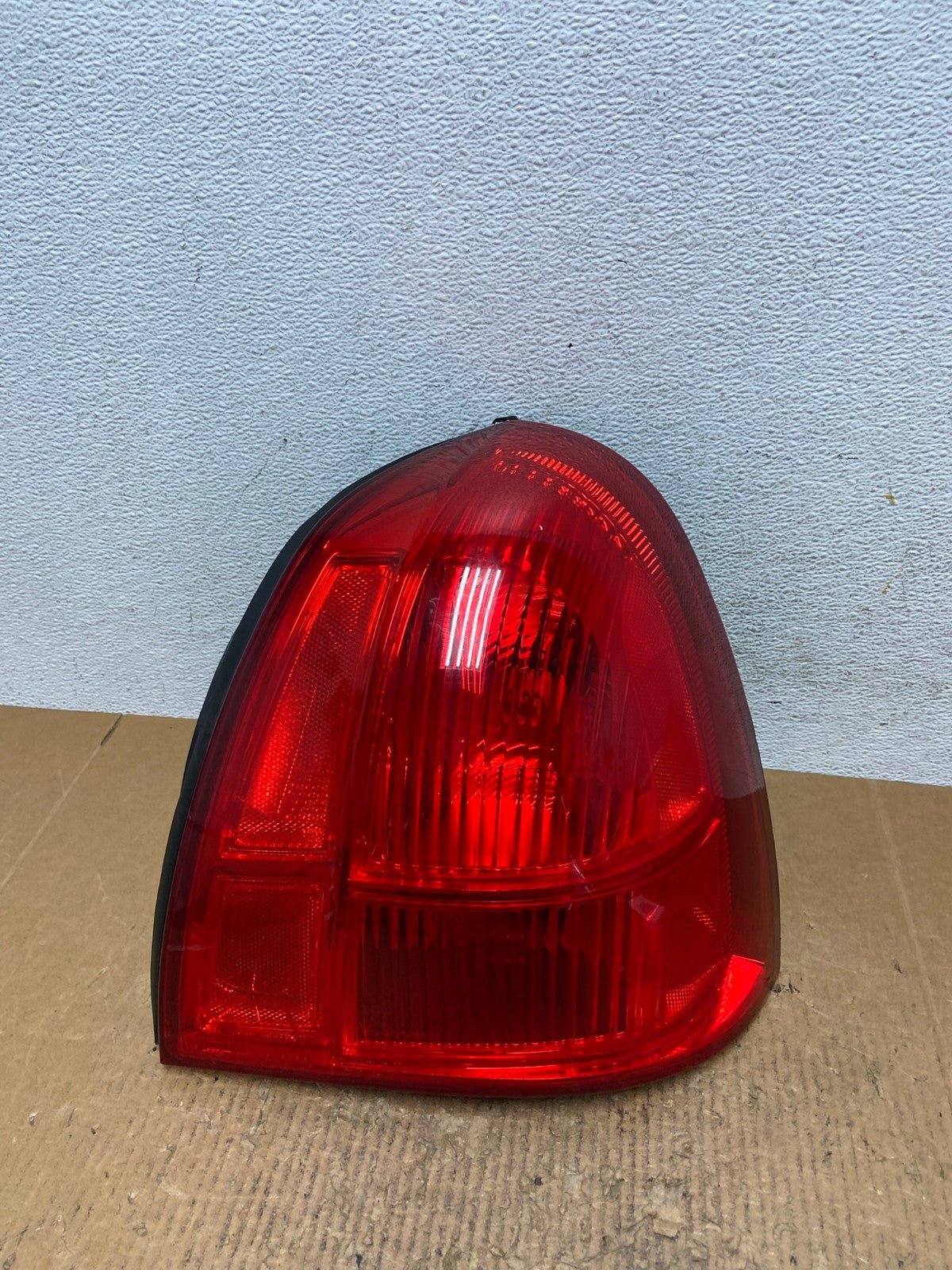 2003 to 2011 Lincoln Town Car Right Passenger Rh Tail Light AE2760 LK0