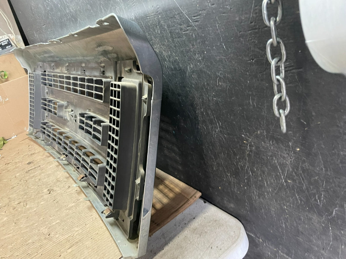2008 to 2014 Ford Econoline E150 E250 Front Upper Chrome Grill Grille M2981 DG9