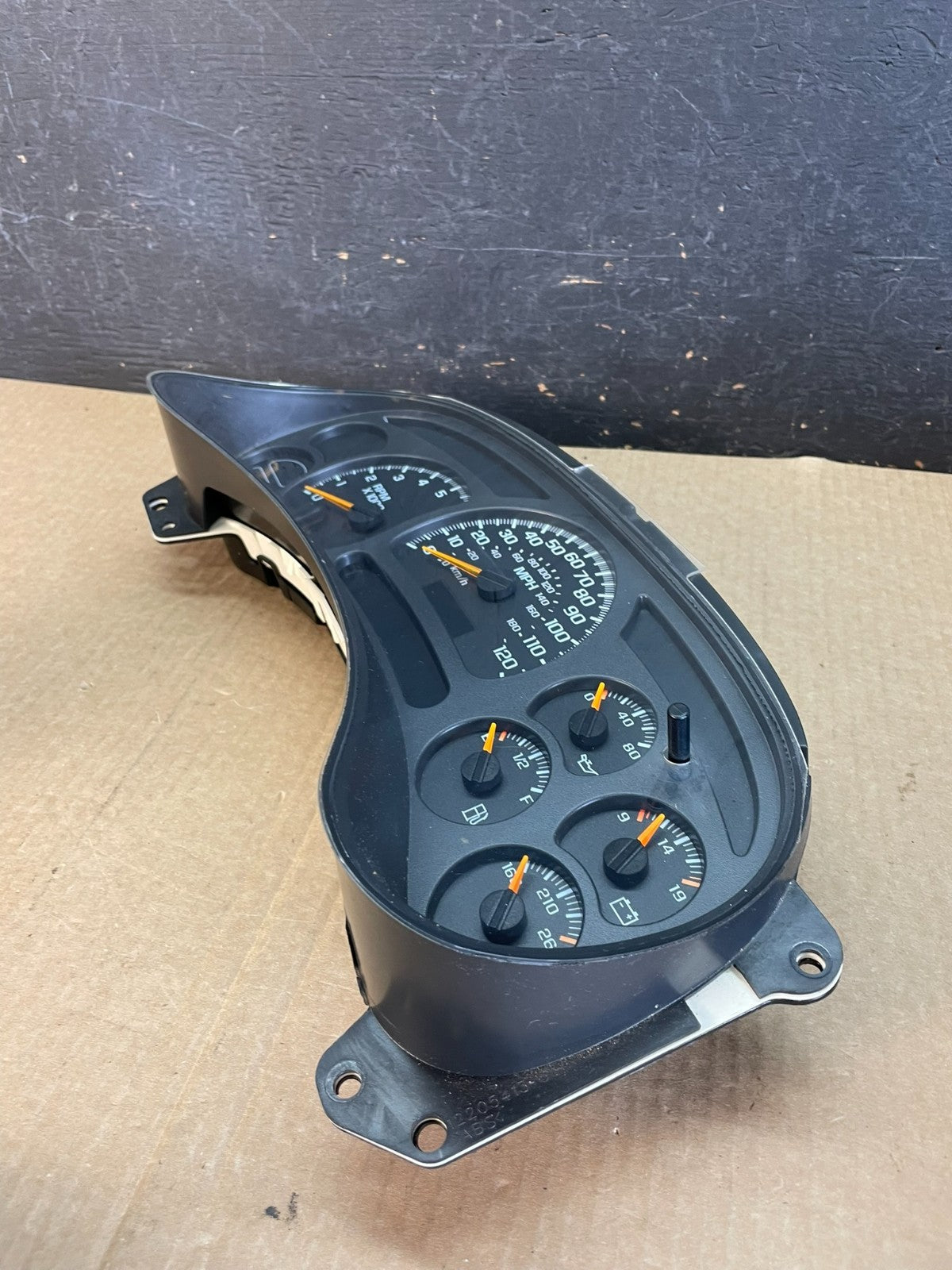 2003 to 2006 Chevrolet Silverado Speedometer Instrument Cluster AF3621 DG2