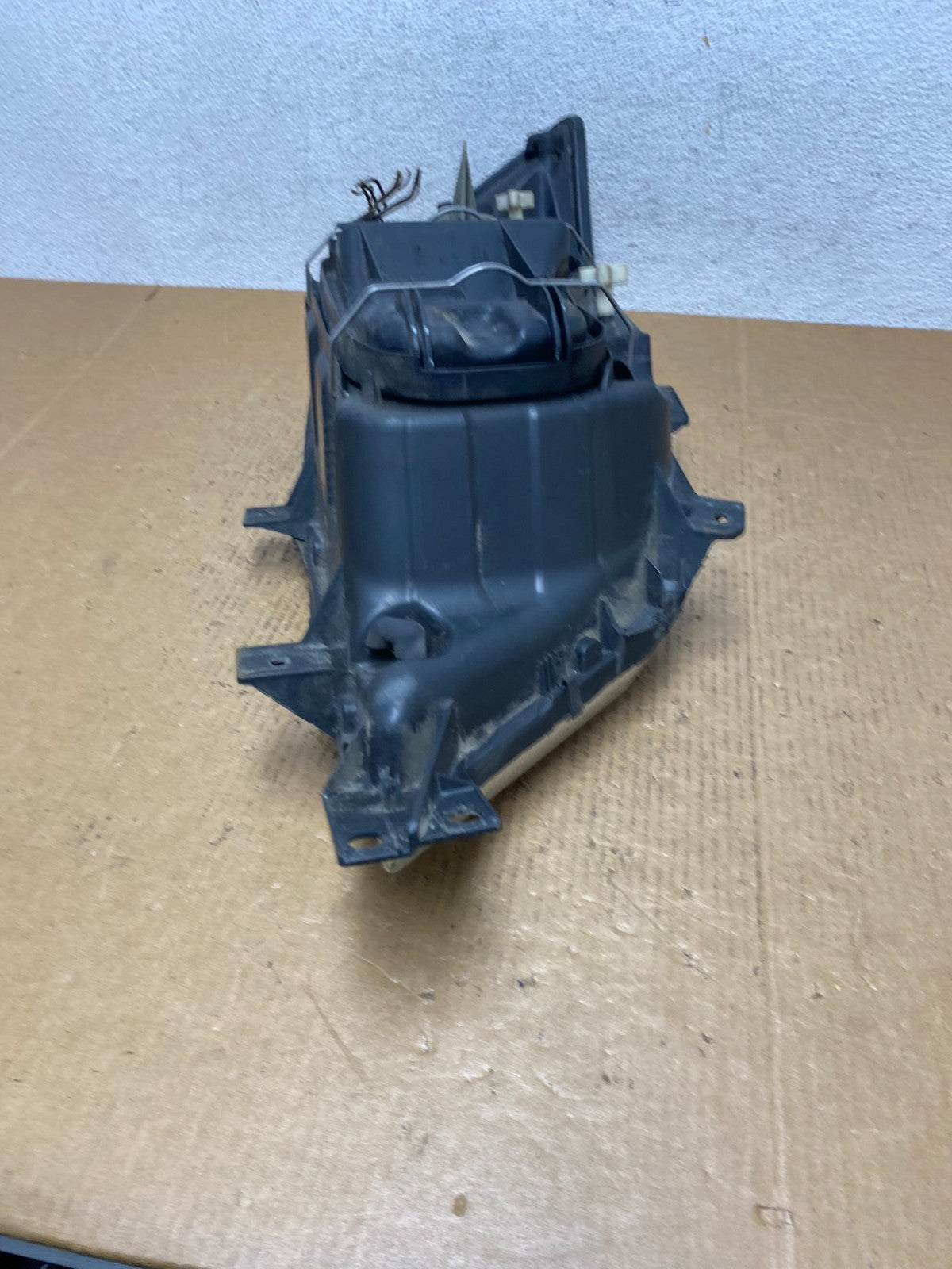 2005 to 2006 Mercedes Sprinter Headlight Left Driver Side Halogen AA9856 DG5