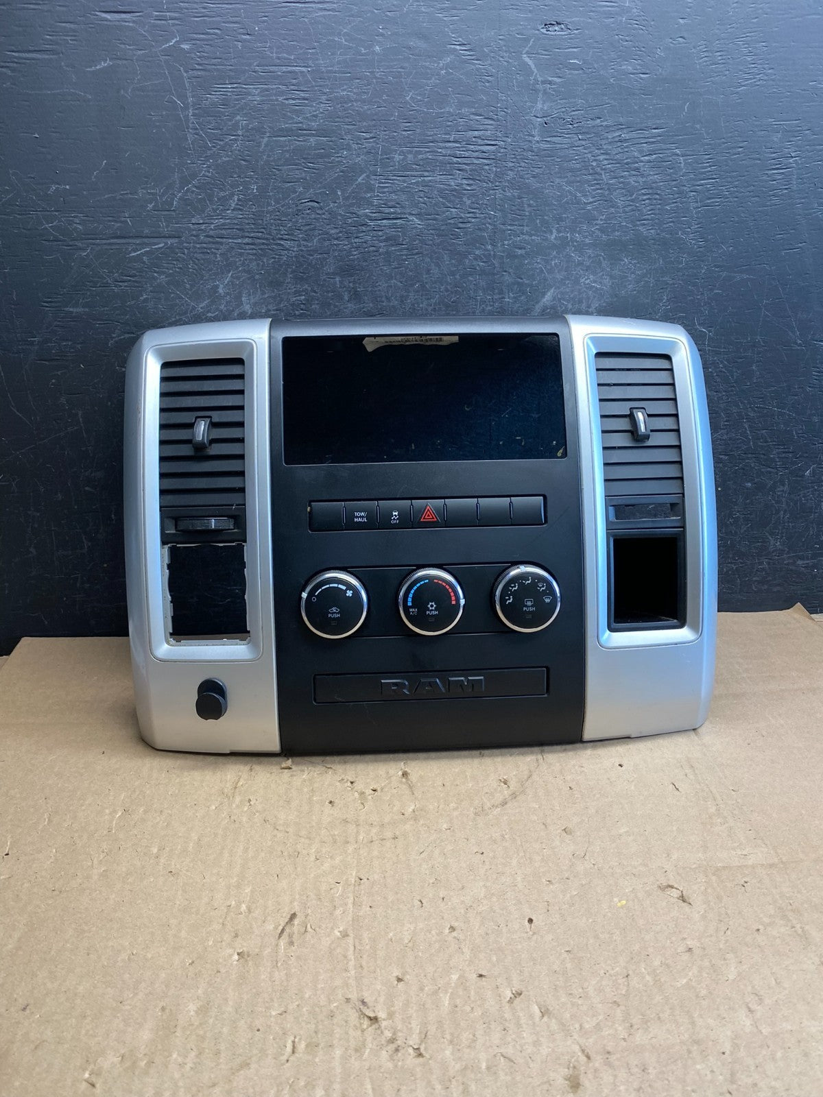 2009 to 2010 Dodge Ram 1500 Center Dash Radio Screen Climate Panel AI3092 DG0