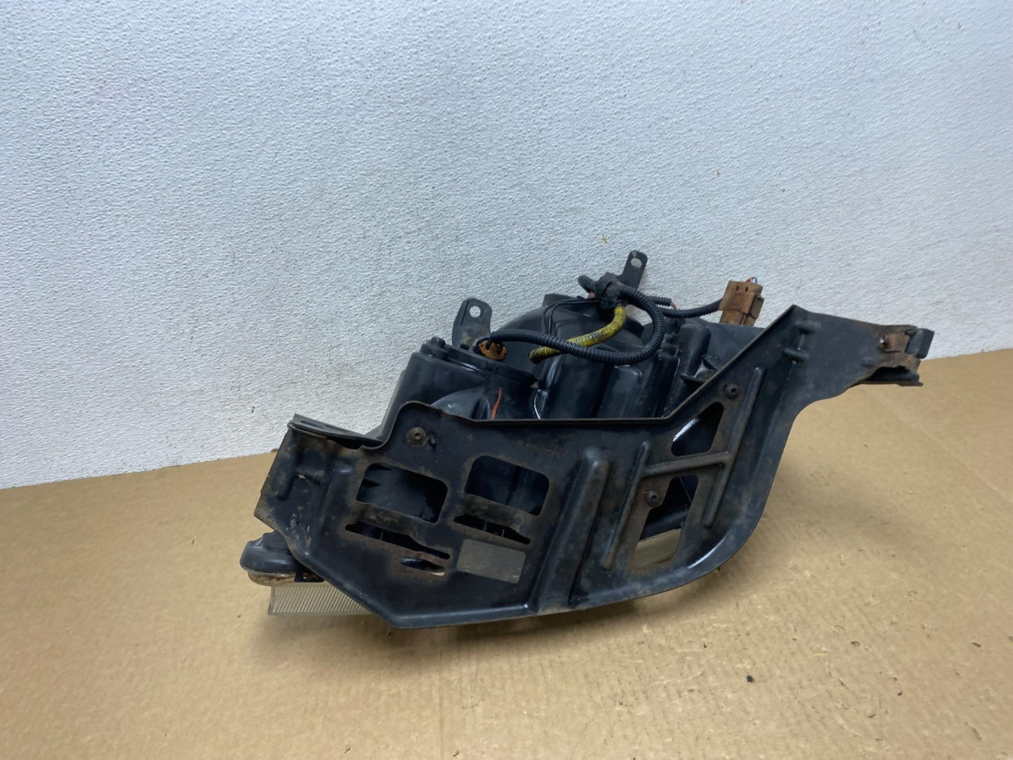 2005 to 2007 Ford Five Hundred Halogen Right Passenger Side Headlight AF9668 DW8