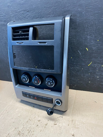 2008 to 2012 Jeep Liberty Dash Climate Temperature Control Radio Bezel R8943 DG2