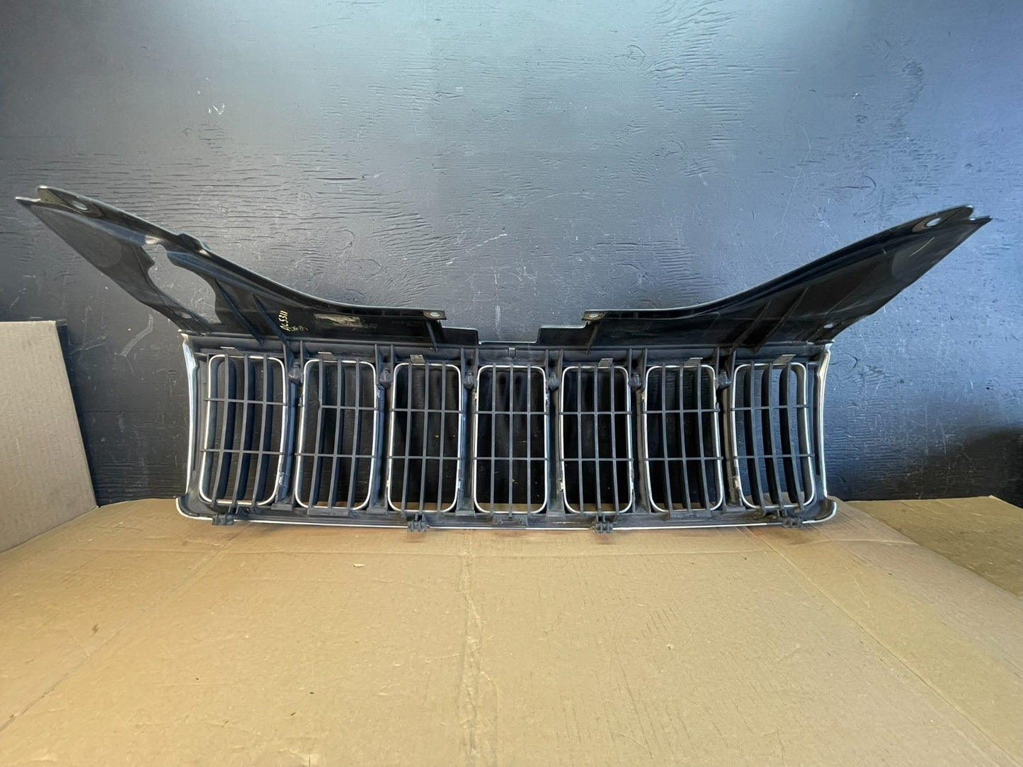 2005 2006 2007 Jeep Grand Cherokee Front Upper Grill Grille AC5311 DG3