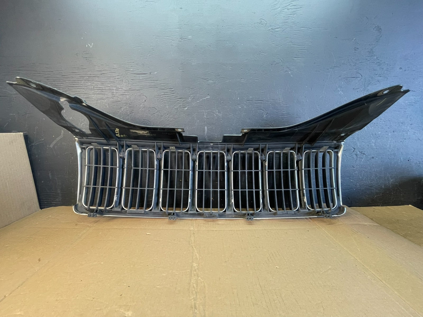 2005 2006 2007 Jeep Grand Cherokee Front Upper Grill Grille AC5311 DG3