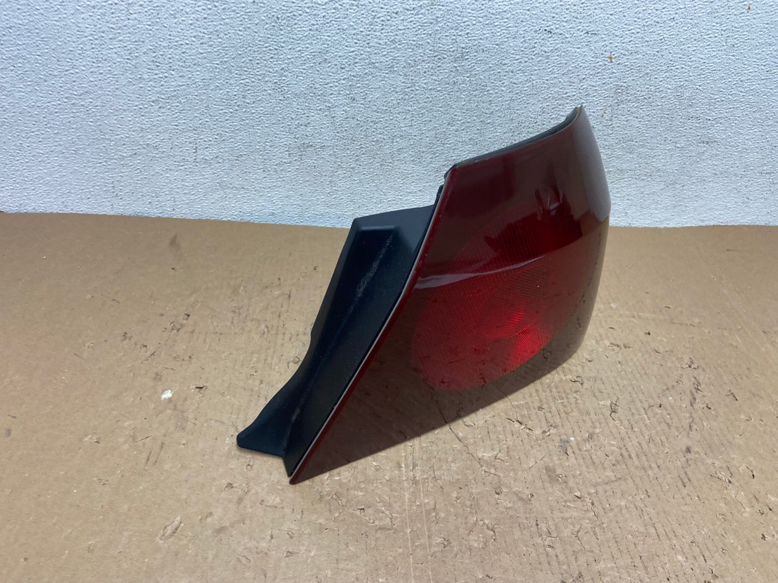 2000 to 2005 Chevrolet Impala Right Passenger Rh Side Tail Light AD8774 LK2