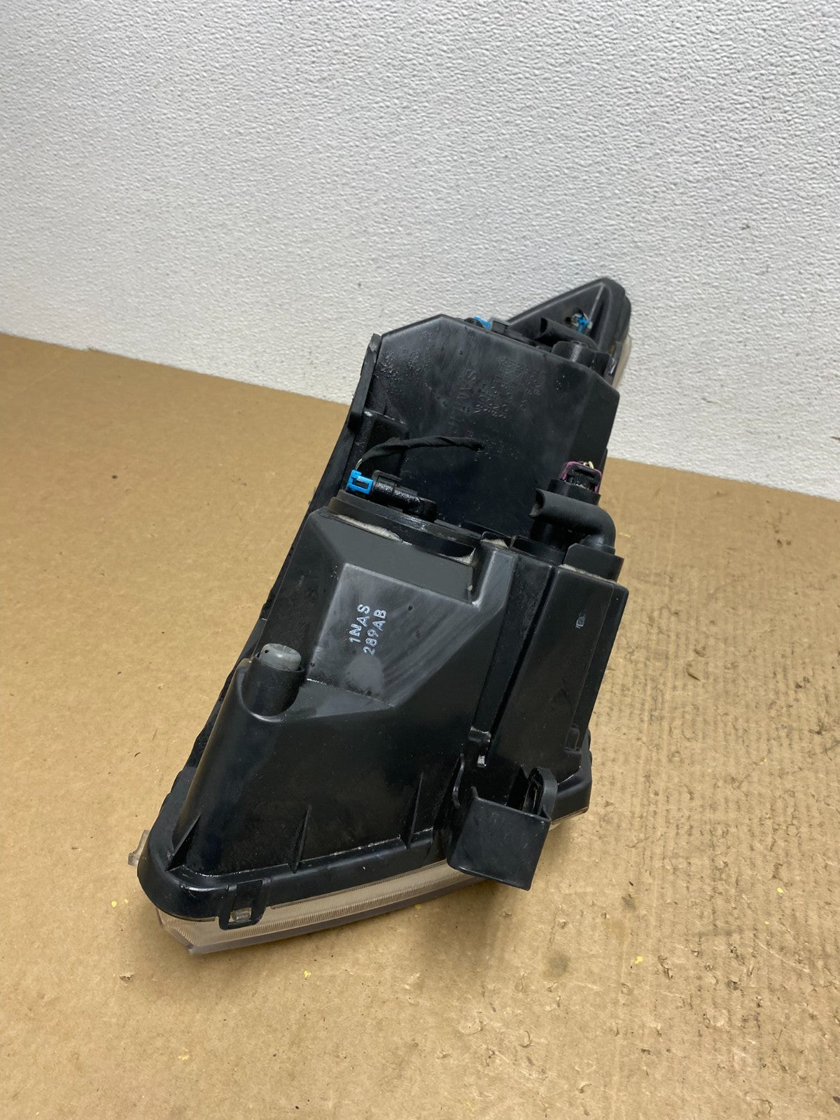 2009 to 2017 Dodge Journey Headlight Left Driver Lh Side Halogen AC1605 DW6