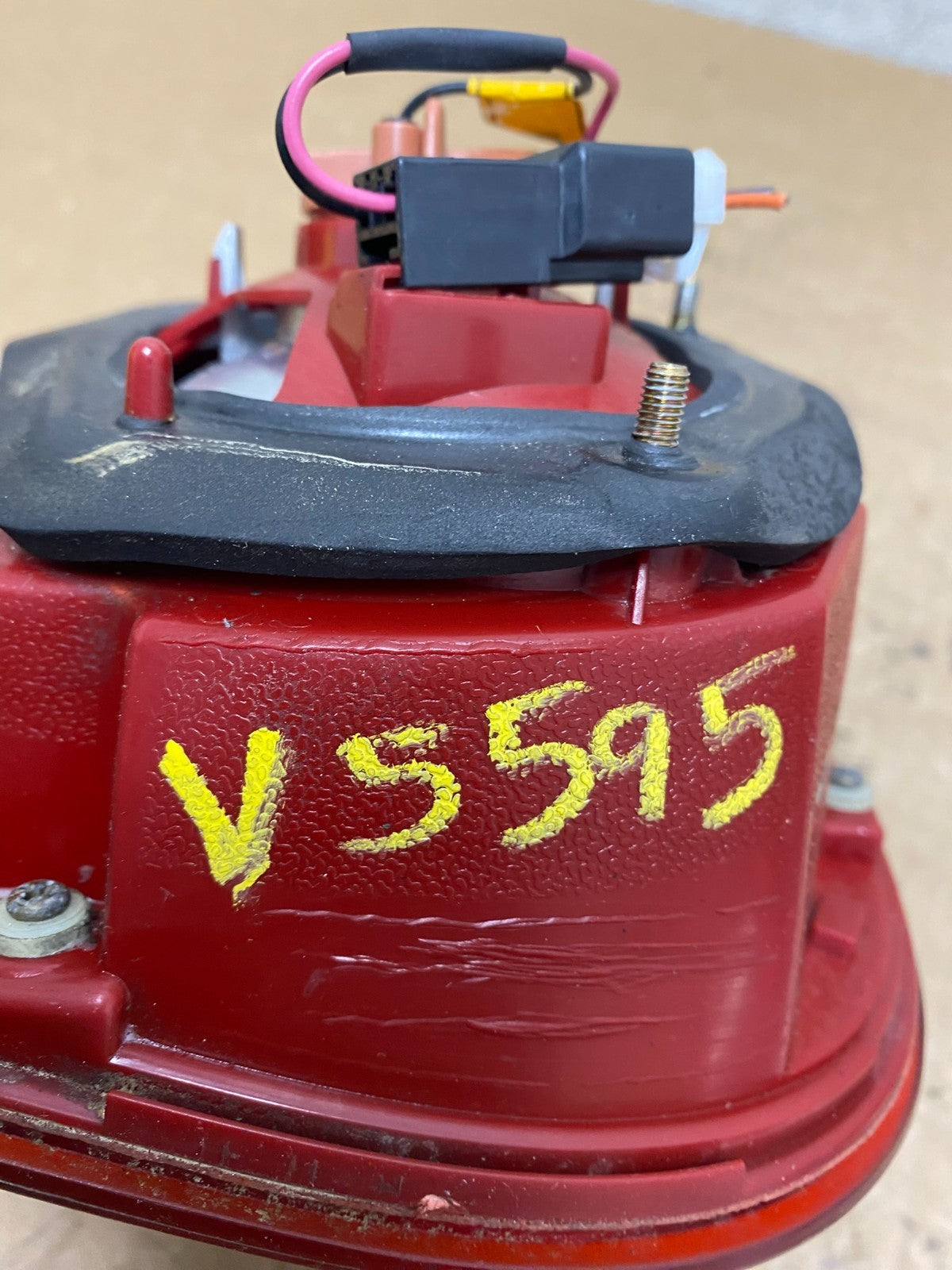 2004 2005 2006 Kia Amanti Right Passenger Side Tail Light Inner V5595 DW5
