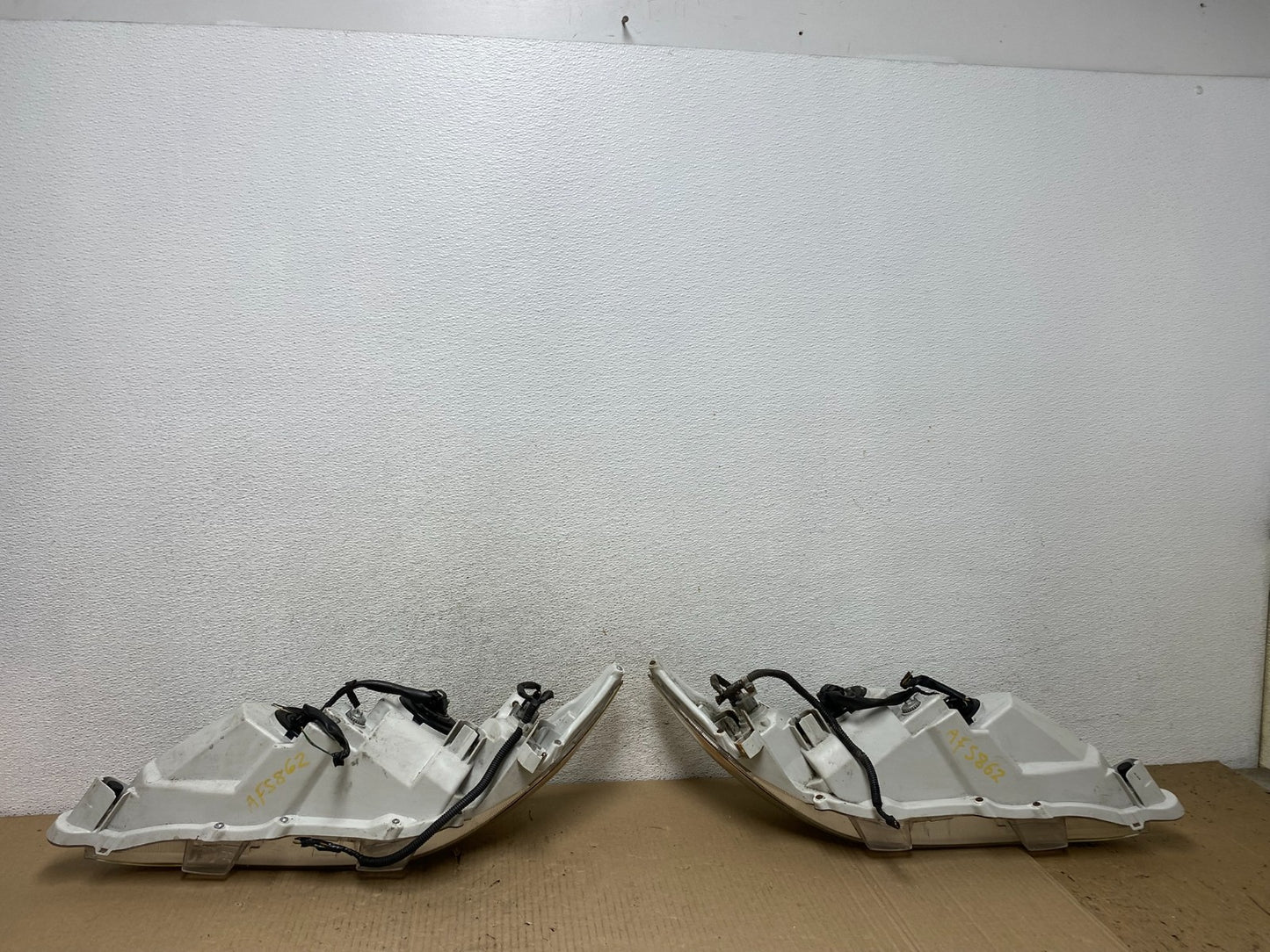 2010 - 2011 Toyota Camry Left+Right Halogen Headlights AF5862 DW6