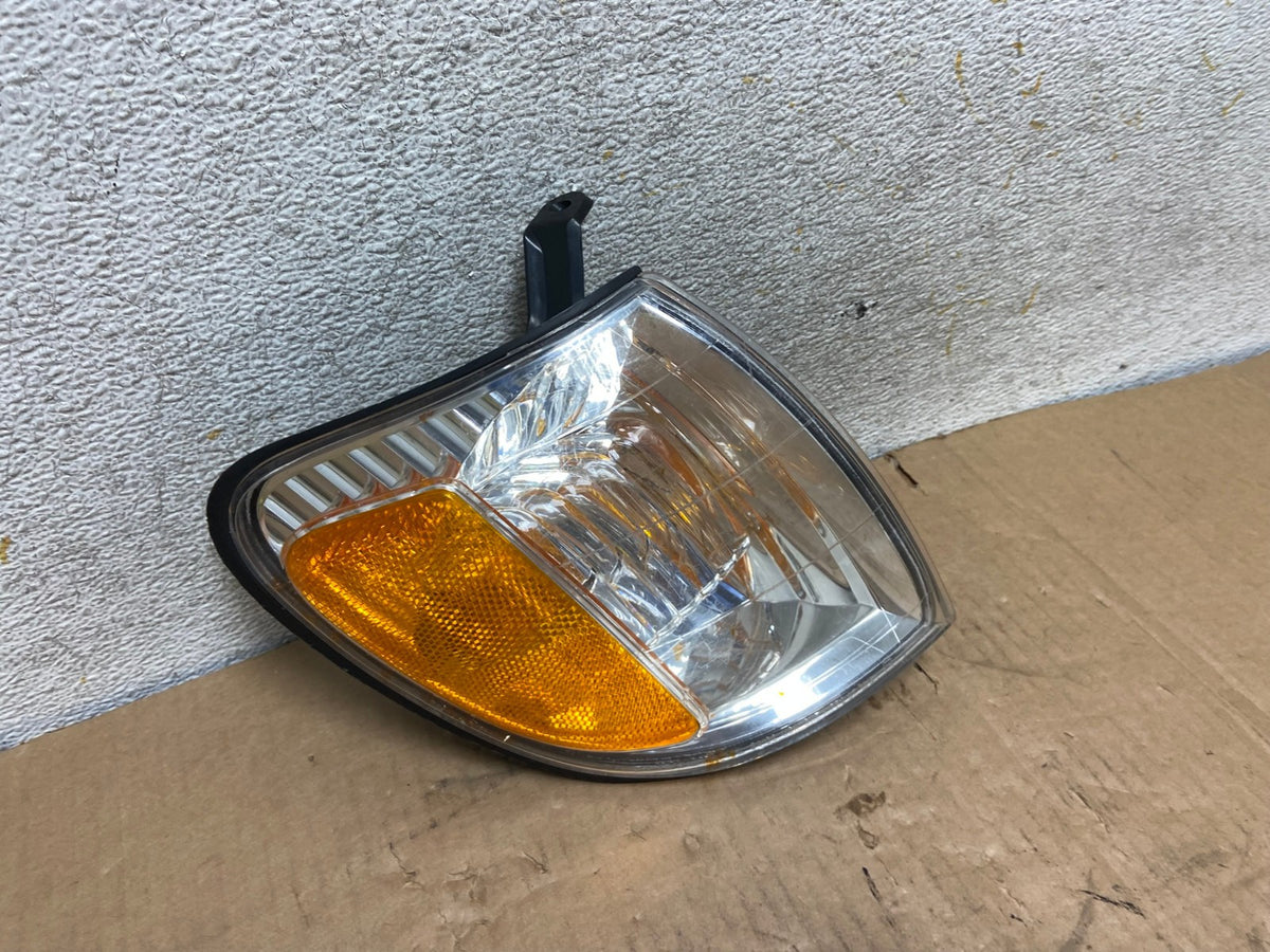 2000 to 2004 Toyota Tundra Right Passenger RH Side Turn Signal Light AI7803 LK2