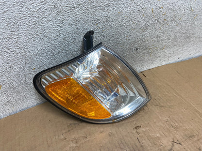 2000 to 2004 Toyota Tundra Right Passenger RH Side Turn Signal Light AI7803 LK2