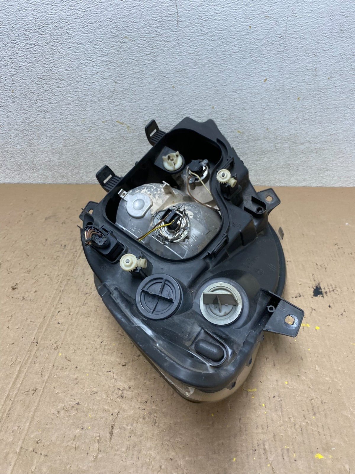 2007 to 2013 Mercedes Sprinter Headlight Right Passenger Halogen Q2829 DW8