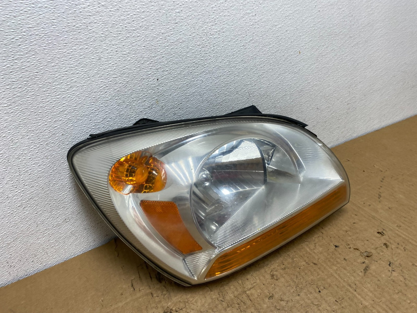 2005 to 2006 Kia Sportage Right Passenger RH Halogen Headlight AC8255 DW2