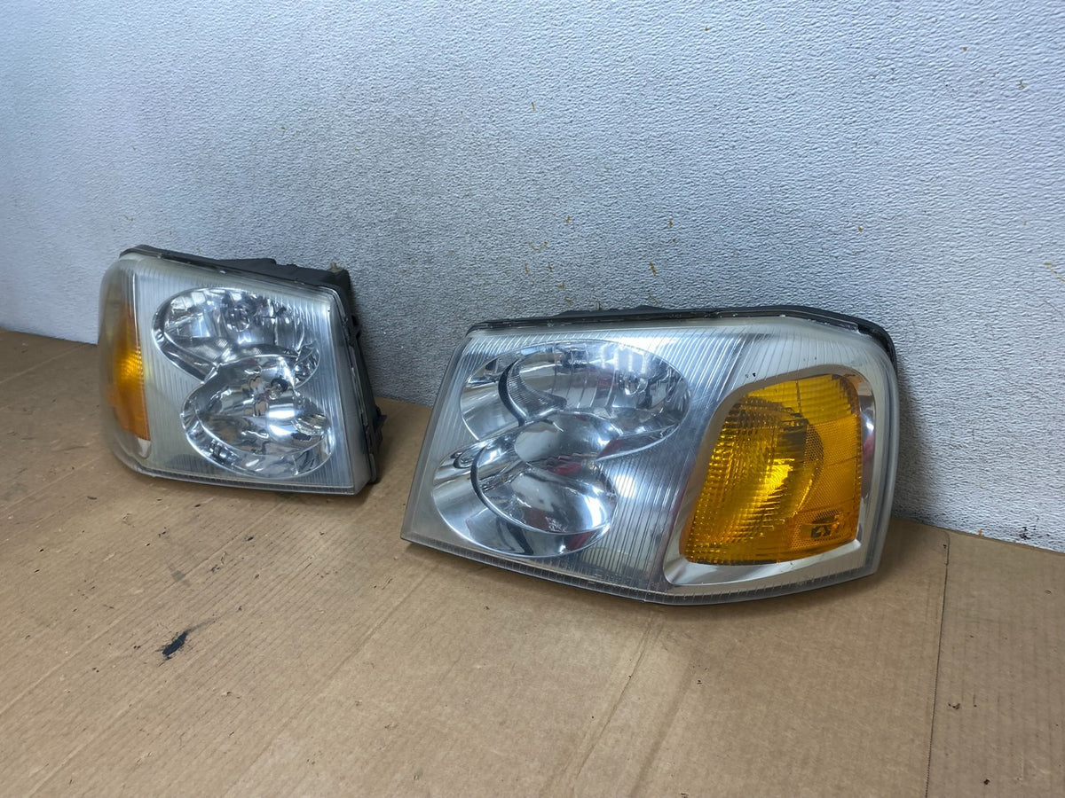 2002 to 2009 Gmc Envoy Left+Right Set Headlights Halogen AI8748 DW1