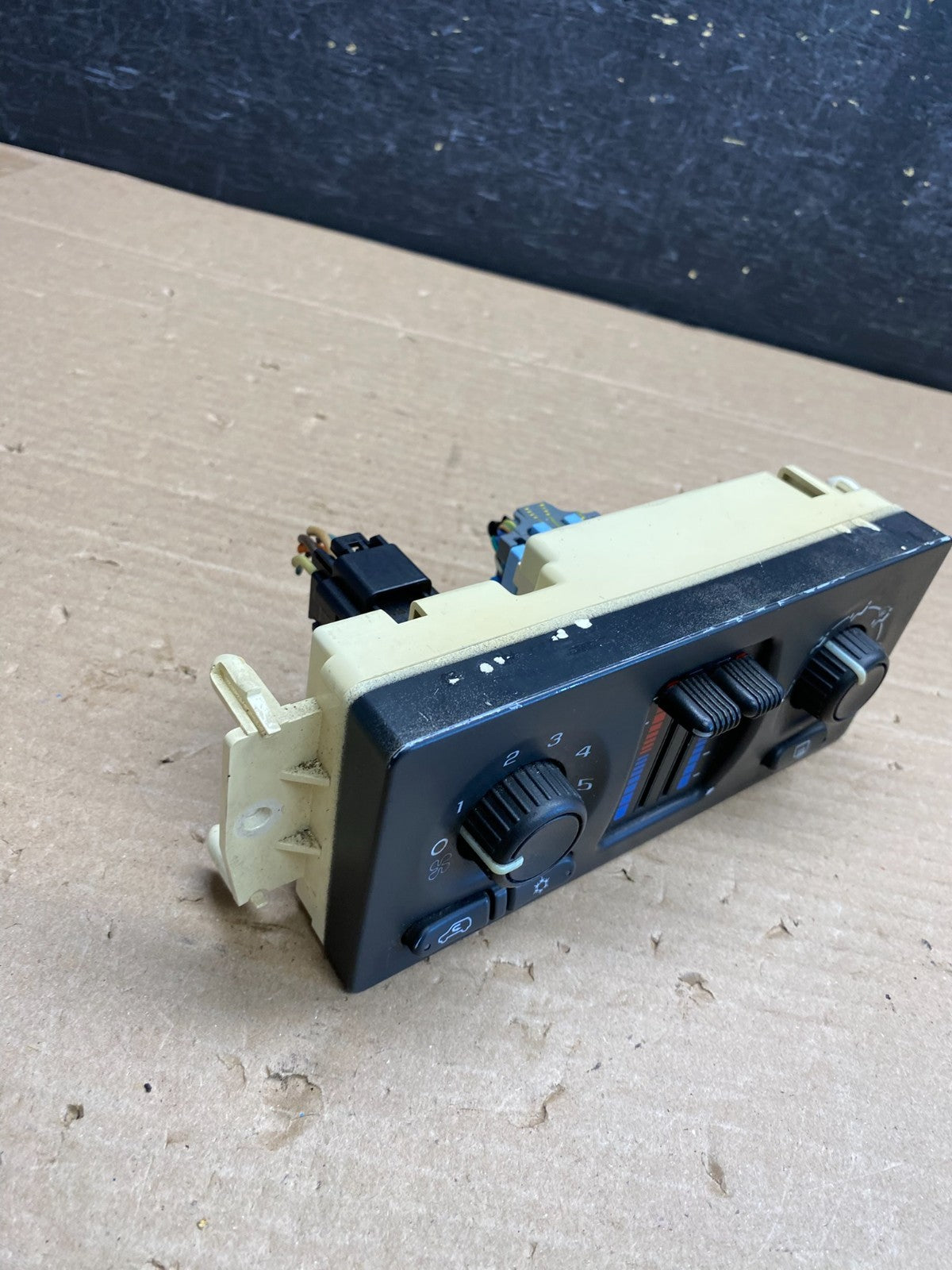 2003 to 2006 Chevrolet Silverado HVAC Heater Climate Control Module ag52451