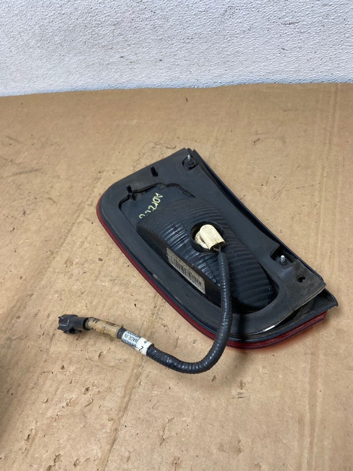 2003-2006 Lincoln Navigator Right Passenger RH Inner Tail Light AD1228 LK5