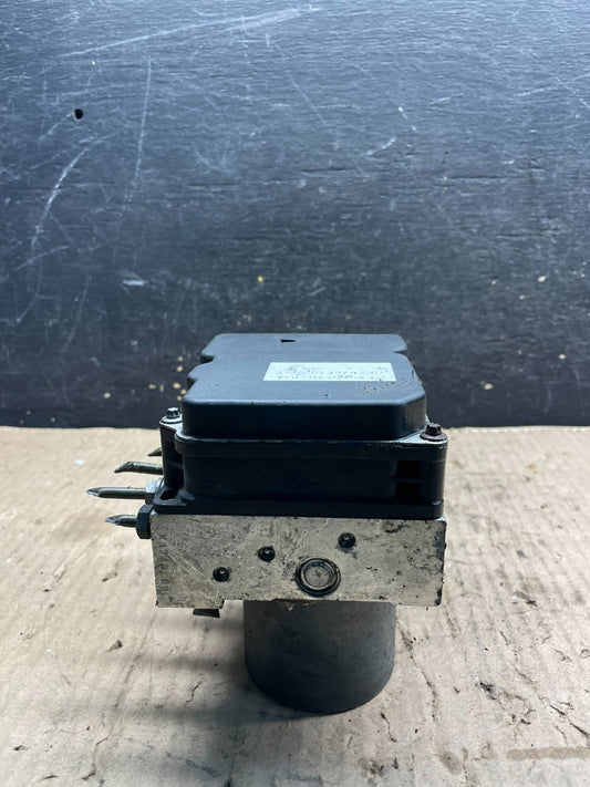2004 to 2005 BMW 525i ABS Anti-Lock Brake Pump 6758743 t7102 DG0