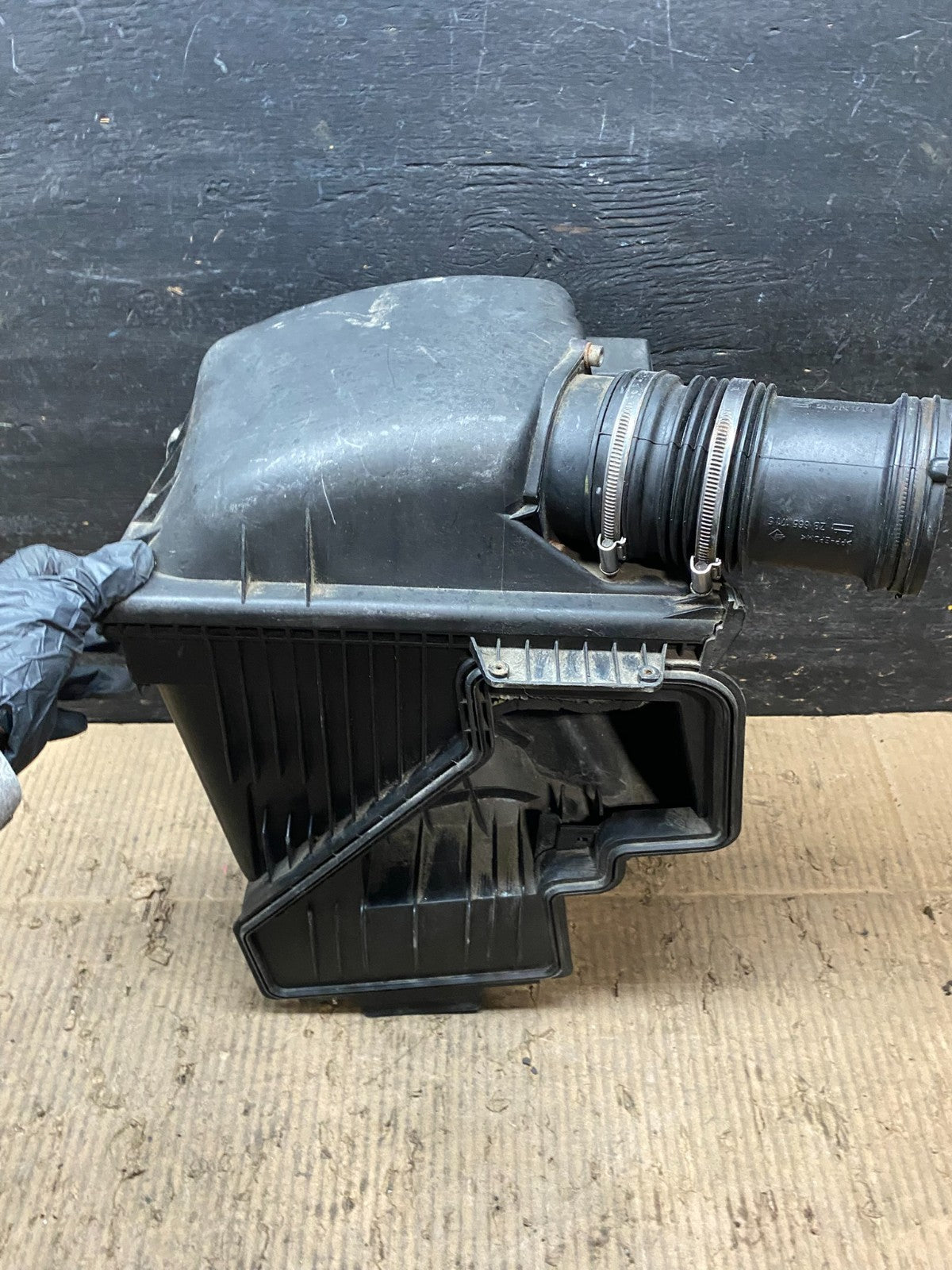 2002 to 2008 BMW 7 E65 E66 750Li 750i Right Side Air Cleaner Intake Box T9791 DG3