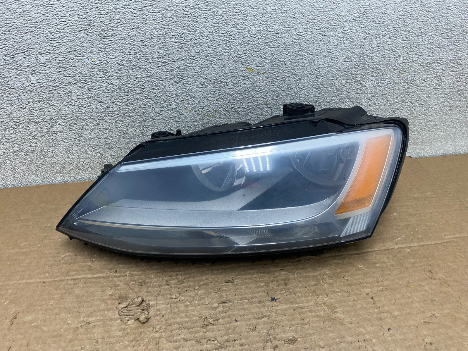 2011 to 2014 Volkswagen Jetta Left Driver LH Headlight Halogen OEM Z3091 DW0