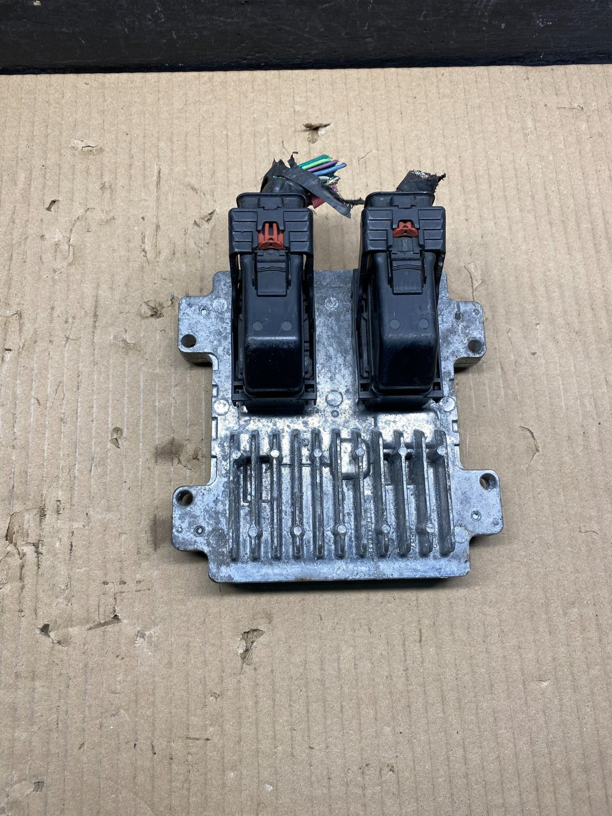 2010 to 2013 Chevrolet Silverado Yukon Engine Control Module ECM ECU aj0220 DG0