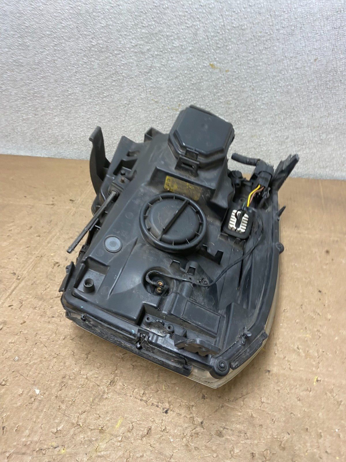 2007 - 2014 Cadillac Escalade Left Driver LH Side Xenon HID Headlight Y8230 DW9