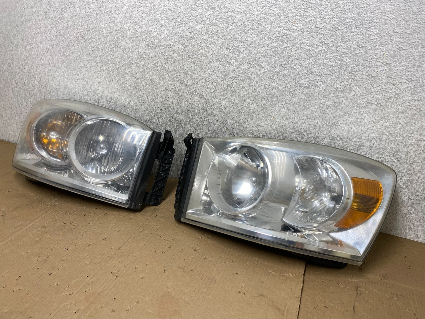 2006 to 2008 Dodge Ram Left+Right Side Set Halogen Headlights AE9230 DW2