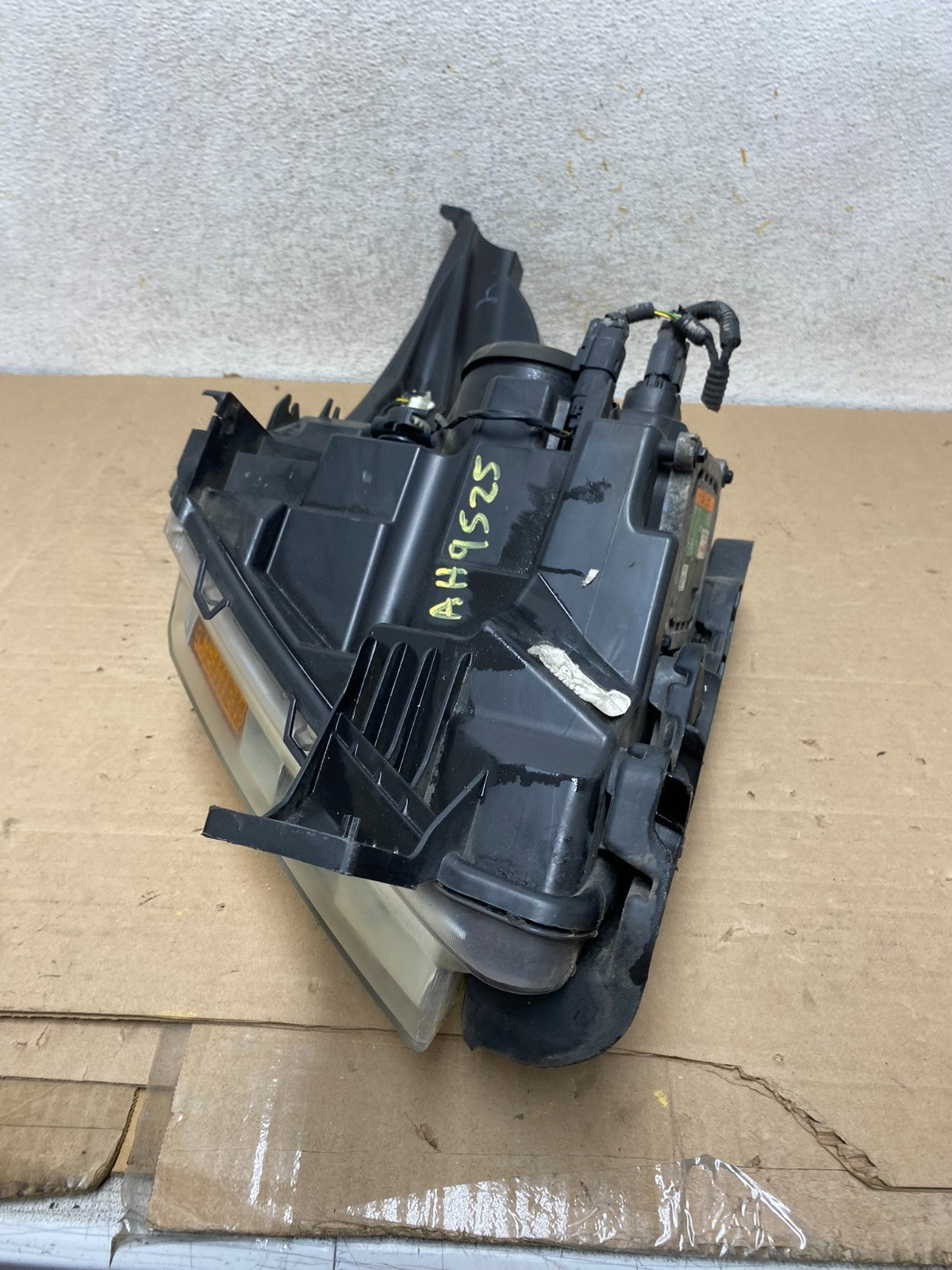 2011 to 2015 Ford Explorer Right Passenger Xenon Headlight AH9525 DW9