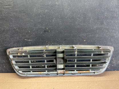 2001 to 2004 Kia Sedona Front Upper Grill Grille OEM AB3020 DG3