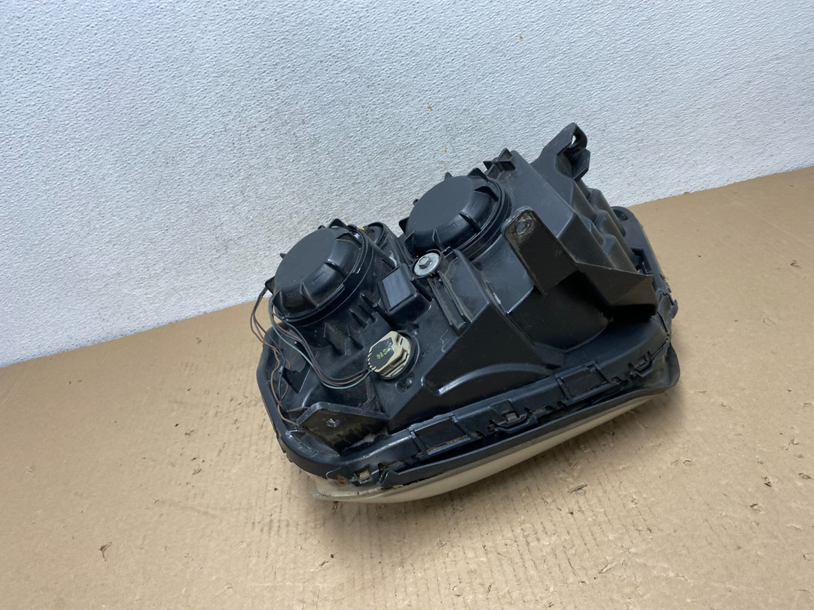 2010 to 2015 GMC Terrain Halogen Passenger Right Rh Side Headlight AF3281 DW8