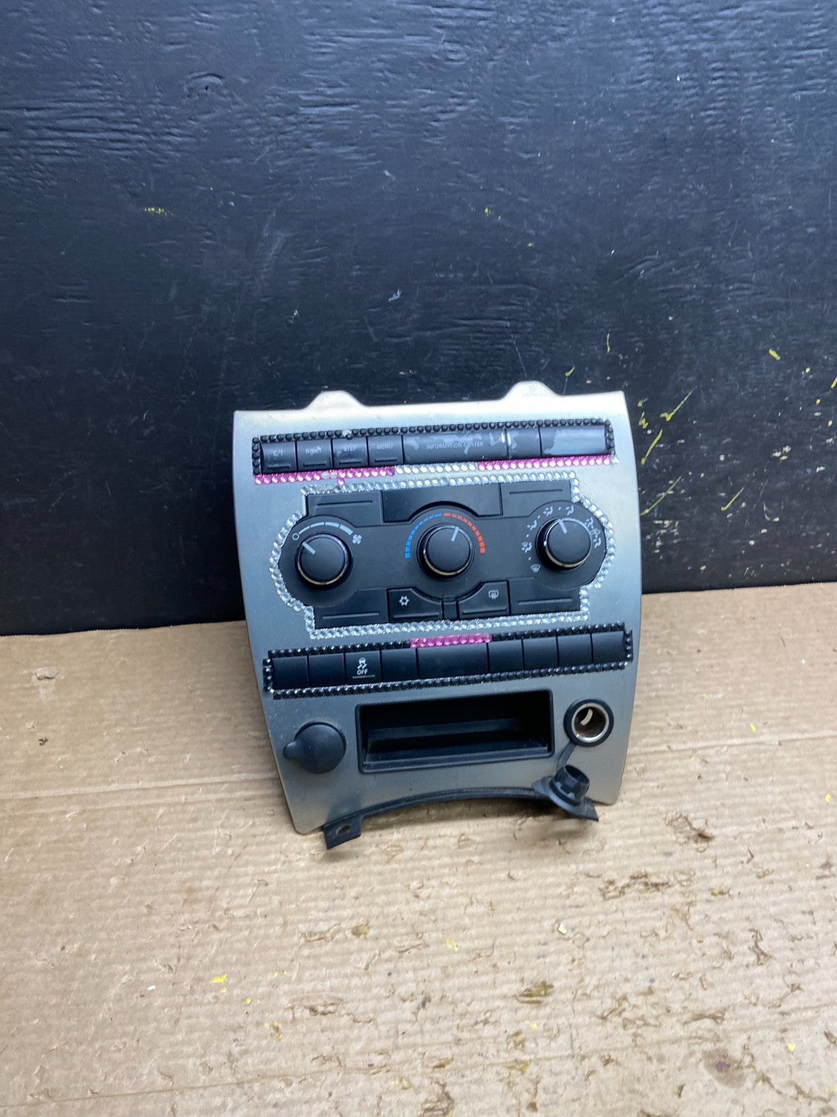 2005 to 2007 Jeep Commander Grand Cherokee A/C Climate Control Bezel w3414 DG0
