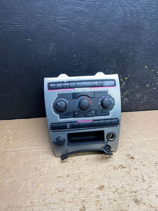 2005 to 2007 Jeep Commander Grand Cherokee A/C Climate Control Bezel w3414 DG0